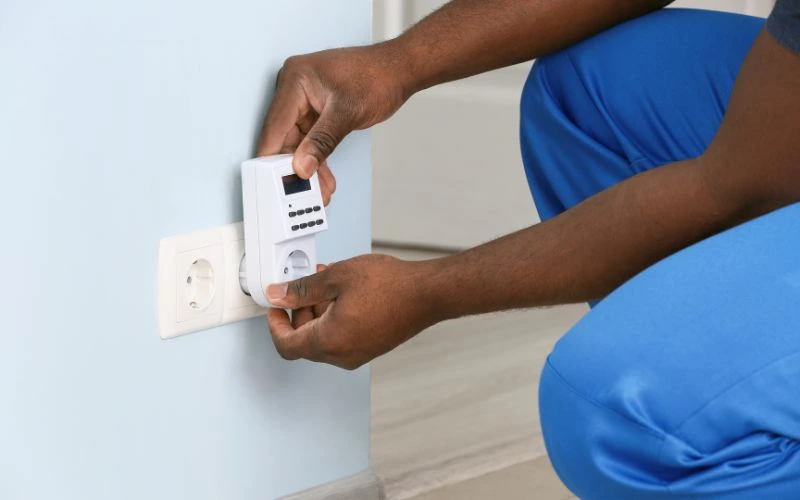 Voltage Regulation with 7805