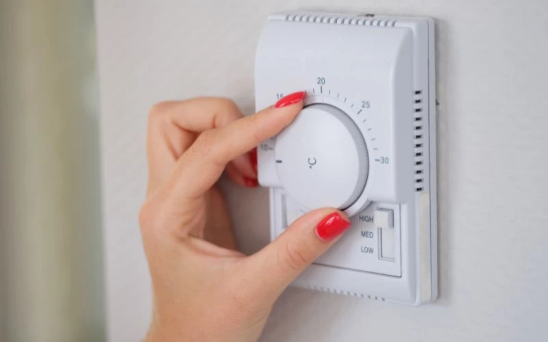 7805 Voltage Regulator Heating Issues